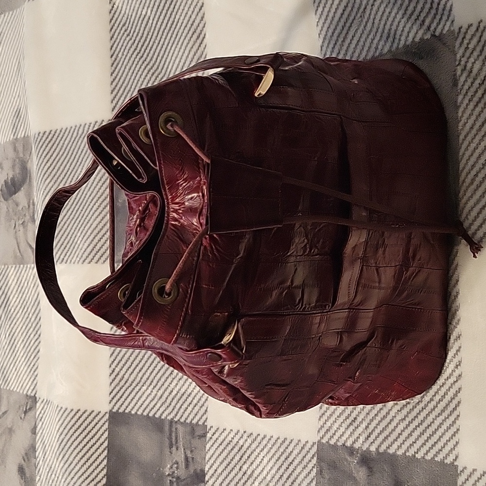 🌟Vintage🌟 Burgundy eelskin drawstring bag.